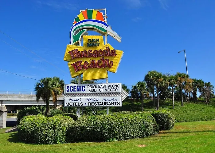 Holiday home 2 Bedroom Quaint Private Nr Downtown & Beaches Pensacola