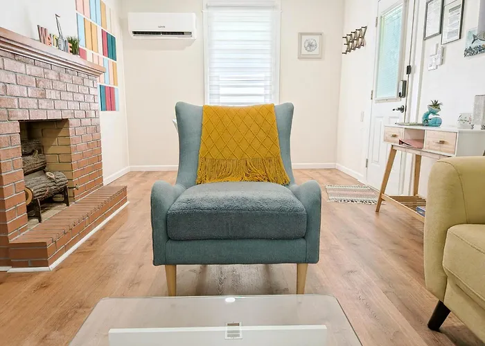 2 Bedroom Quaint Private Nr Downtown & Beaches Holiday home Pensacola