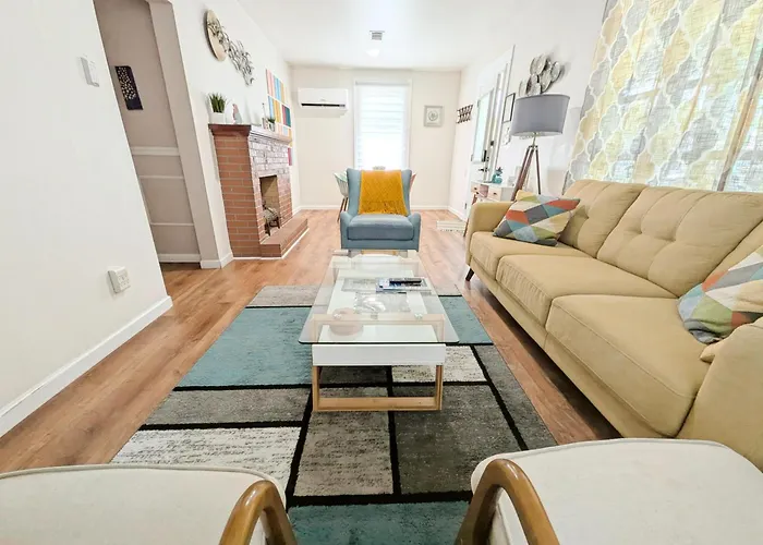 2 Bedroom Quaint Private Nr Downtown & Beaches Pensacola